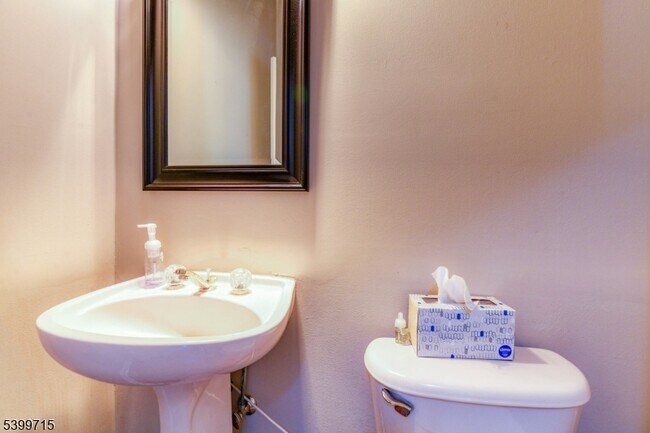 Building Photo - 5 Hidden Valley Way