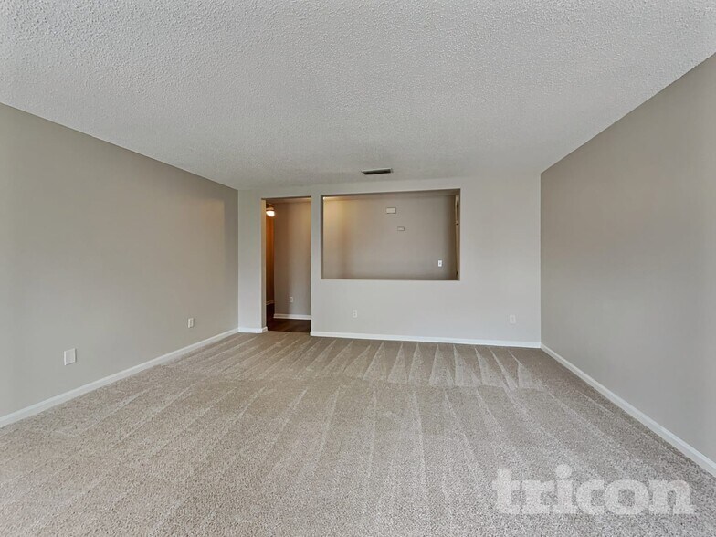 Building Photo - 7125 Beekman Lake Dr