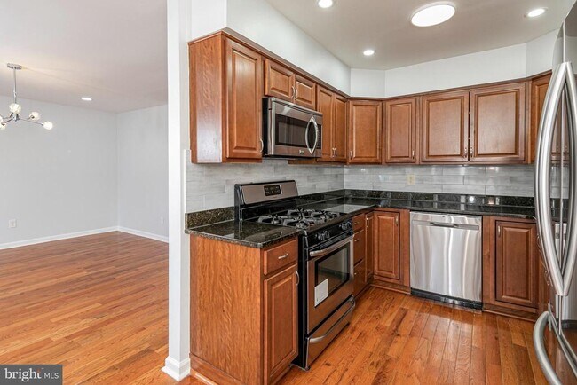 Building Photo - 7 Exeter Ct