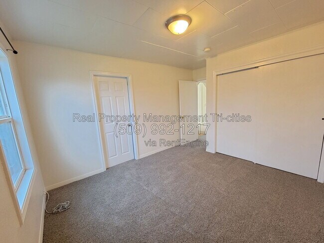 Building Photo - 728 W Bonneville St