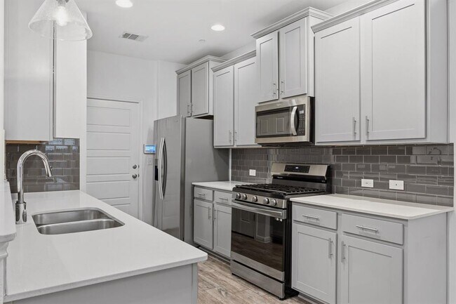 Building Photo - 11807 Frenchie Ln