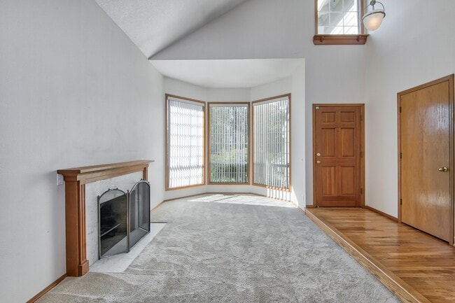 Building Photo - Beautiful cul-de-sac home, with fenced in yard