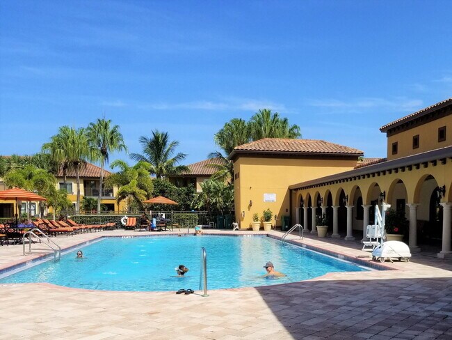 Building Photo - Beachside Townhome in Gated Community