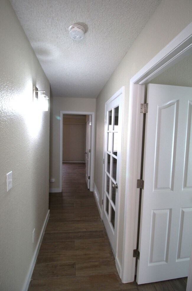 Building Photo - Beautiful Northeast Home -Utilities are a ...
