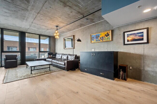 Building Photo - Chic Furnished Loft with Bay Views in the ...