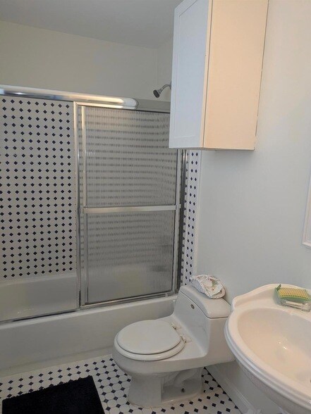 Building Photo - 1772 Gulfstream Ave