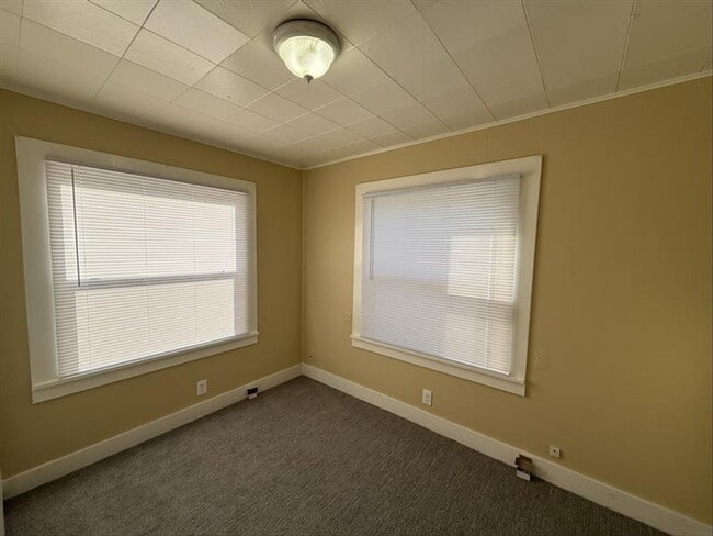 Building Photo - 5925 SW Hall Blvd