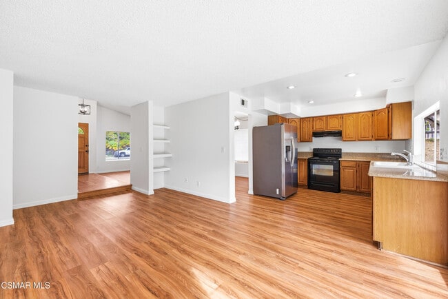 Building Photo - 1438 Calle De Oro