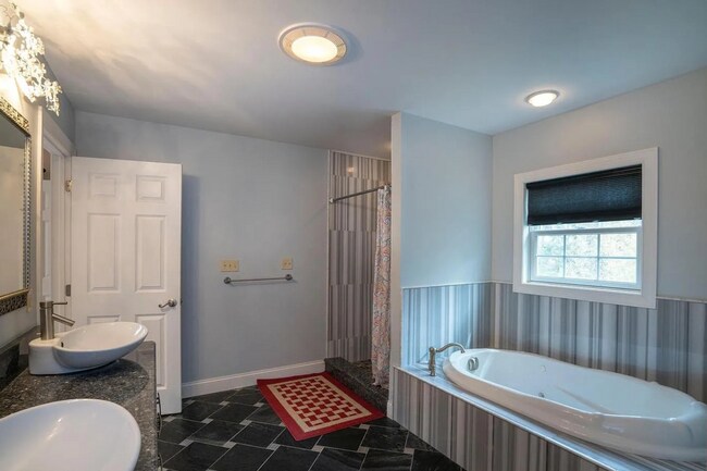 Building Photo - 4 Bedroom House For Rent