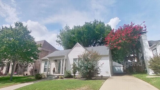 Building Photo - 5739 Kenwood Ave