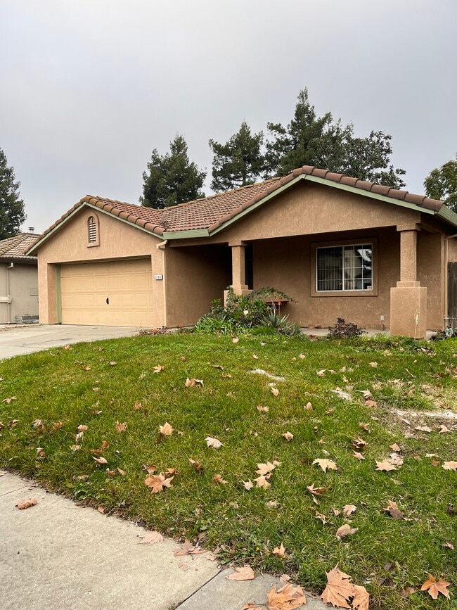 Building Photo - 2128 Jayhawk Dr