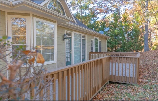 Building Photo - 205 Hidden Trace Dr