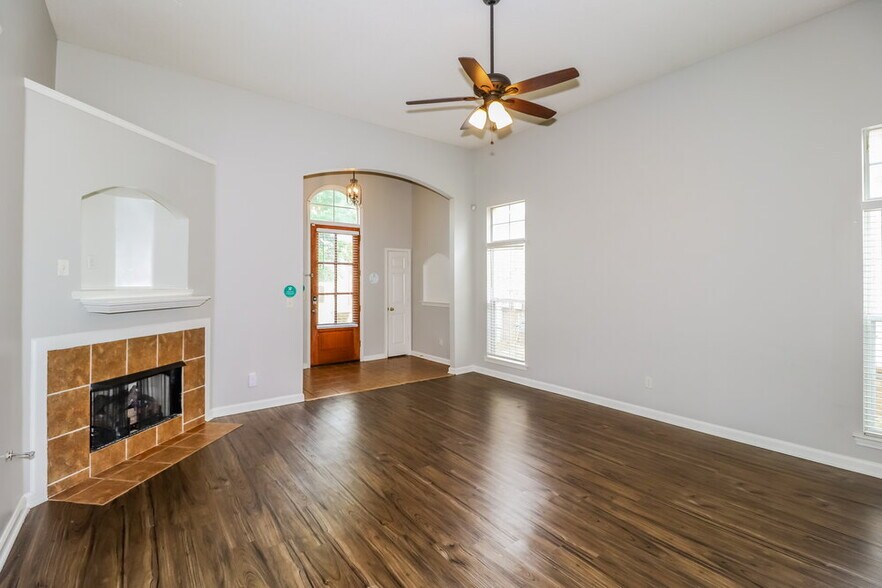 Building Photo - 7575 Glen Creek Ln