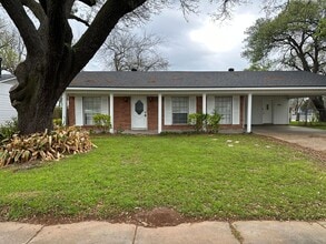 Building Photo - Beautiful 3 Bedroom Home in Bossier!