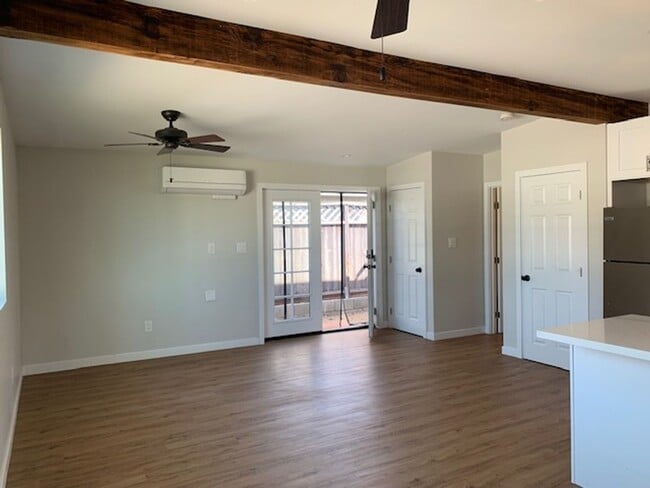 Building Photo - 1461 East Ln