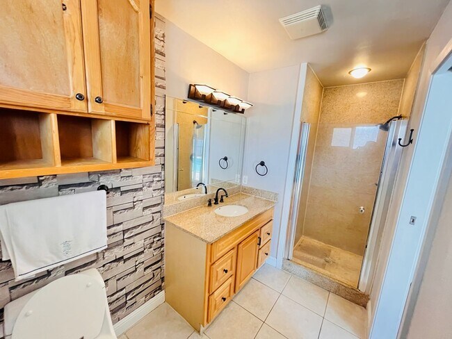 Building Photo - Beautiful 3 Bedroom 2 Bath Home with SOLAR...