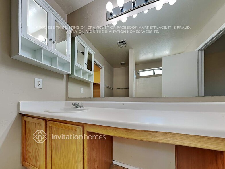 Building Photo - 6960 W Cactus Wren Dr