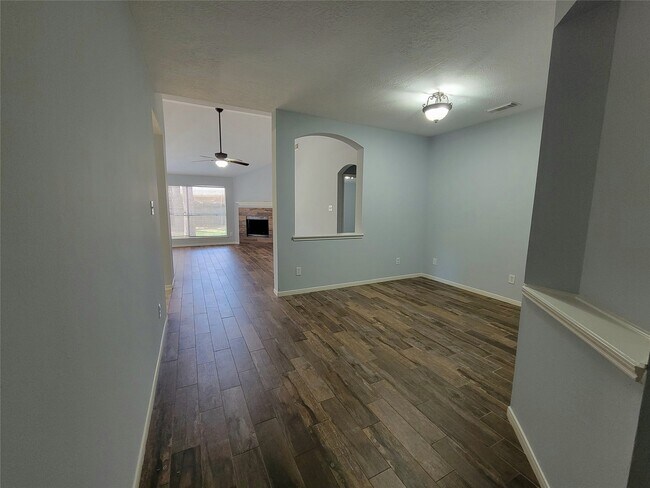 Building Photo - 2218 Wickburn Dr