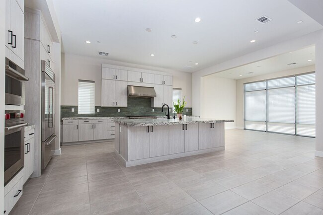 Building Photo - Stunning modern luxury home located in prestigious guard-gated Summerlin community of Ascension