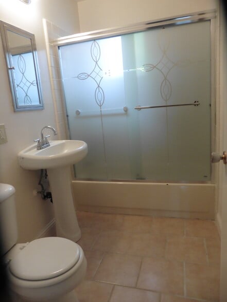 Building Photo - 2220 Park Ave