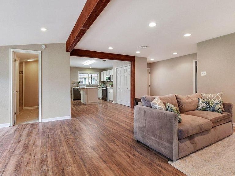 Building Photo - 162 Grand Ave