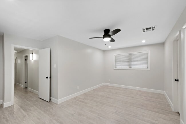 Building Photo - 5911 Rutherglenn Dr