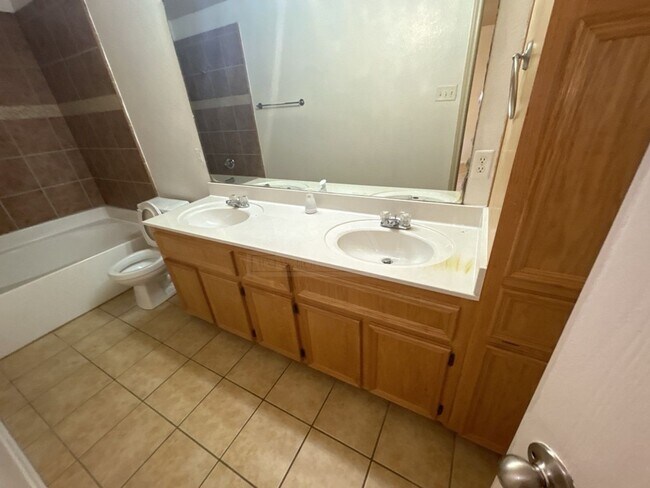 Building Photo - 1303 Chips Dr