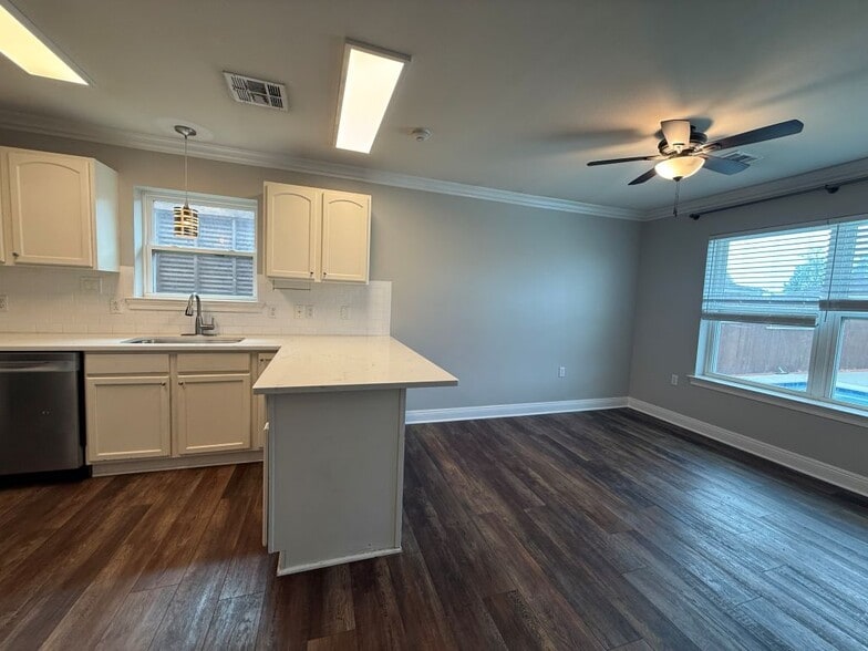 Building Photo - 107 Highland Ave