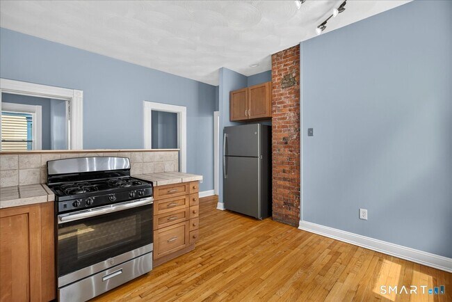 Building Photo - 172 Ellsworth Ave