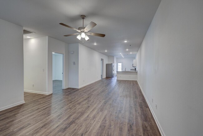 Building Photo - 707 Short Leaf Ln