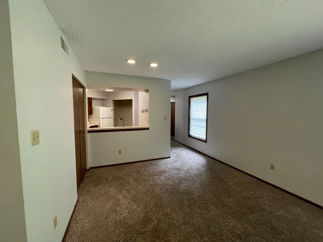 Building Photo - 5727 W Ridgecrest Dr