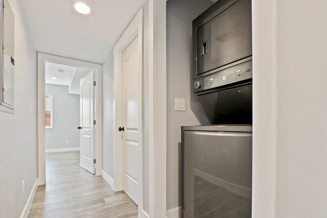 Building Photo - 5258 Oakland St