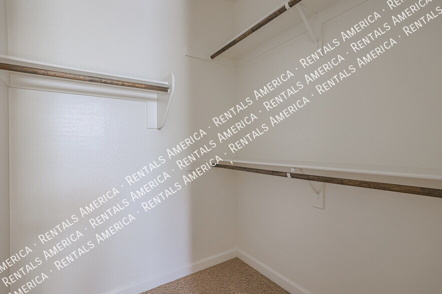 Building Photo - 654 E Sipapu Dr