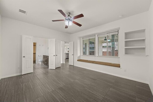 Building Photo - 604 Palmilla St