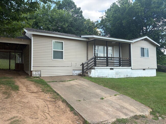 Building Photo - $1,500 Move-In Special