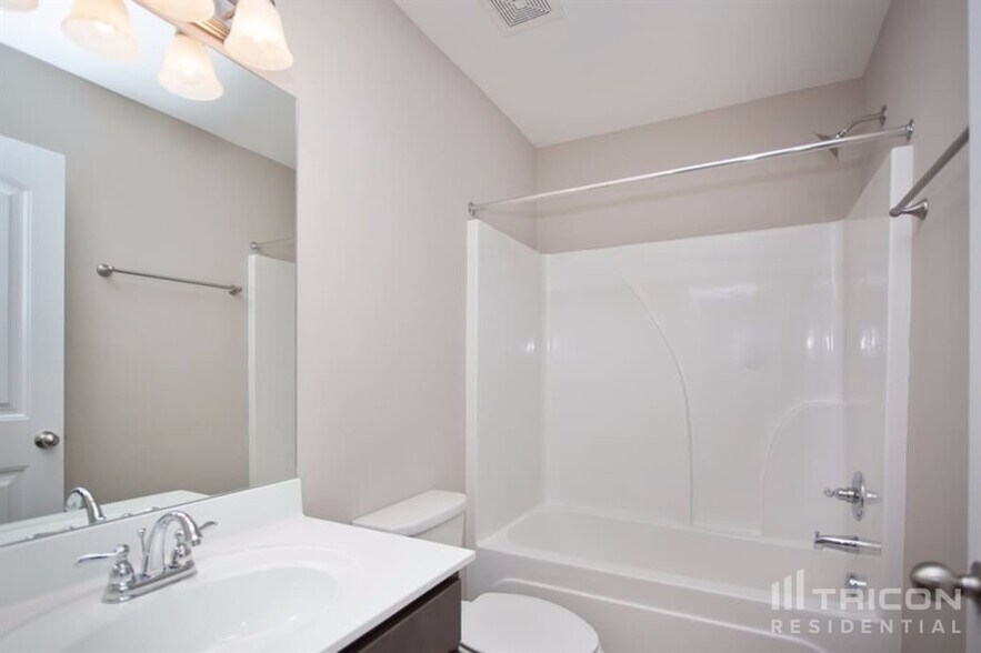 Building Photo - 1502 John Lee Ln