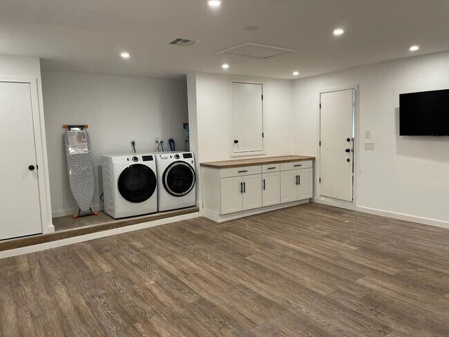 Building Photo - 7360 San Sebastian Dr