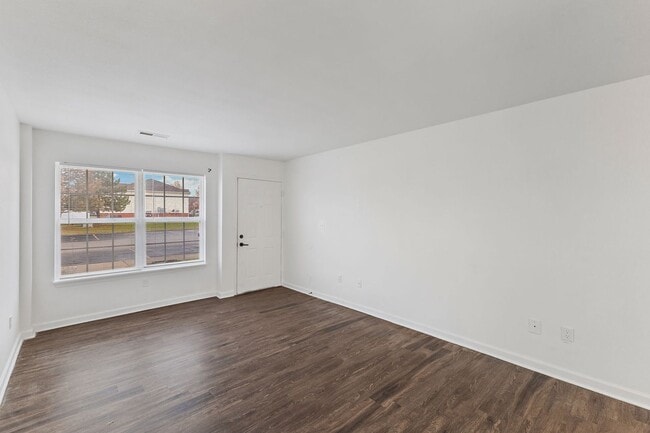 Building Photo - 1308 E Liberty Cir