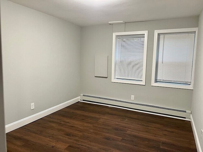 Building Photo - 4 Commonwealth Ct