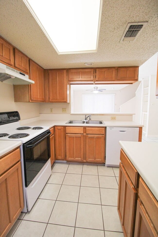 Building Photo - 949 Schertz Pkwy