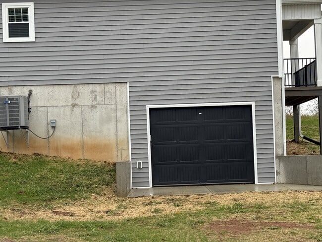 Building Photo - 1352 Old Elizabethtown Rd