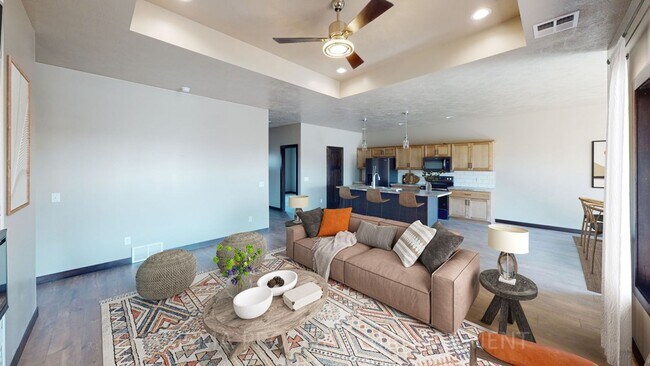 Building Photo - WALK IN AND AMENITY FILLED THREE BEDROOM TOWNHOME!