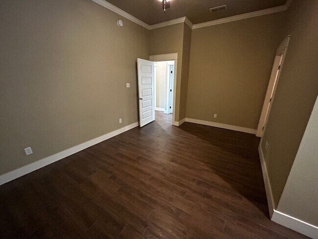 Building Photo - Beautiful three bedroom three-bathroom Napa home