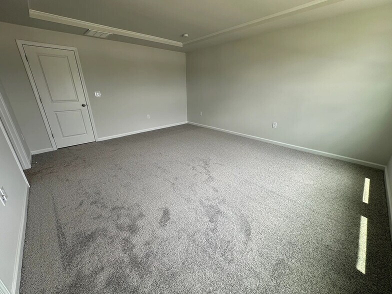 Building Photo - Room in Townhome on Arkose Dr
