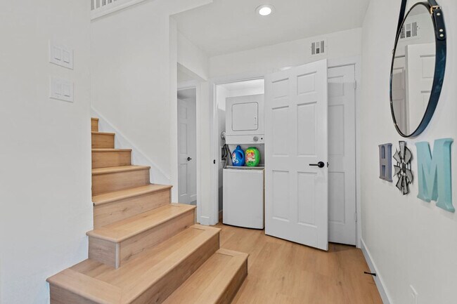 Building Photo - 4637 N 8th Pl