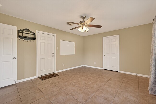 Building Photo - 101 Royal Ct