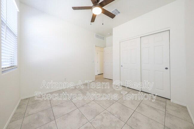 Building Photo - 4466 S Sunrise Bluff Way
