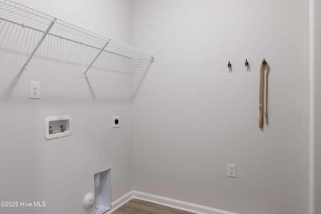 Building Photo - 4568 Tides Wy