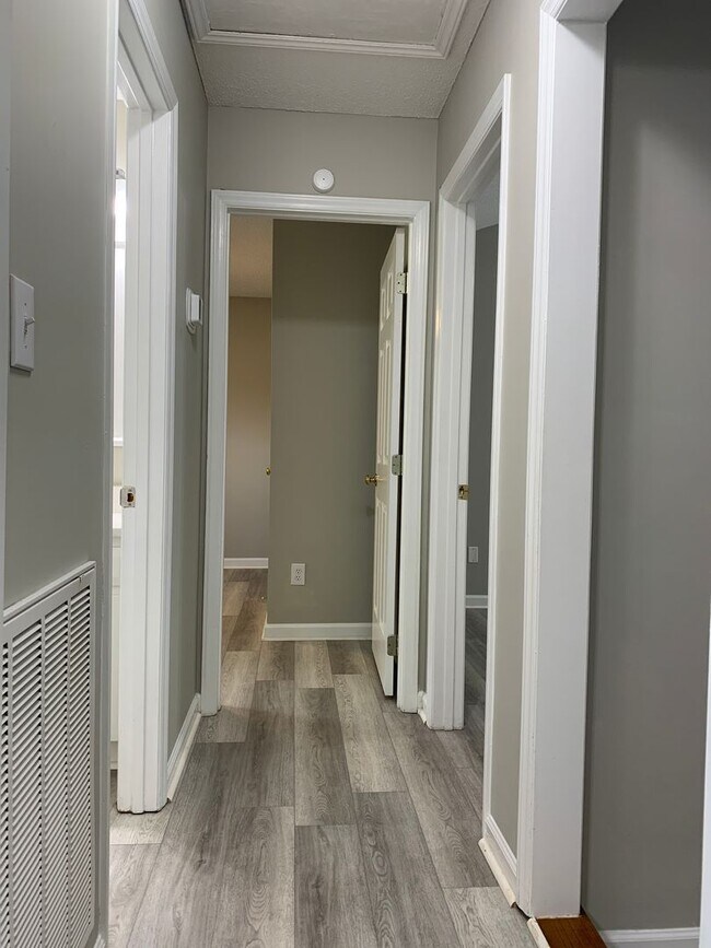 Building Photo - Fantastic Renovated Raleigh Ranch, With Am...