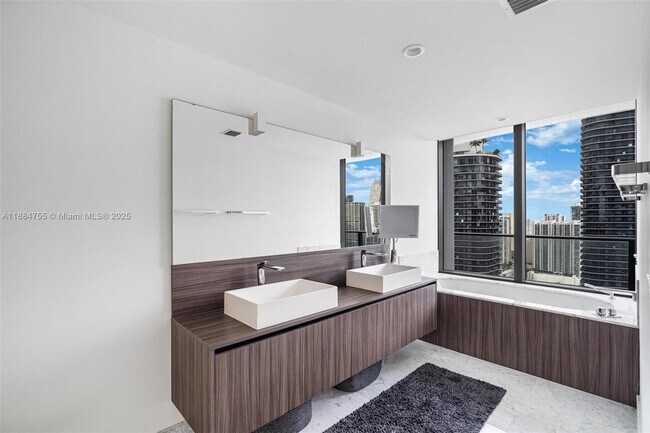 Building Photo - 1000 Brickell Plaza